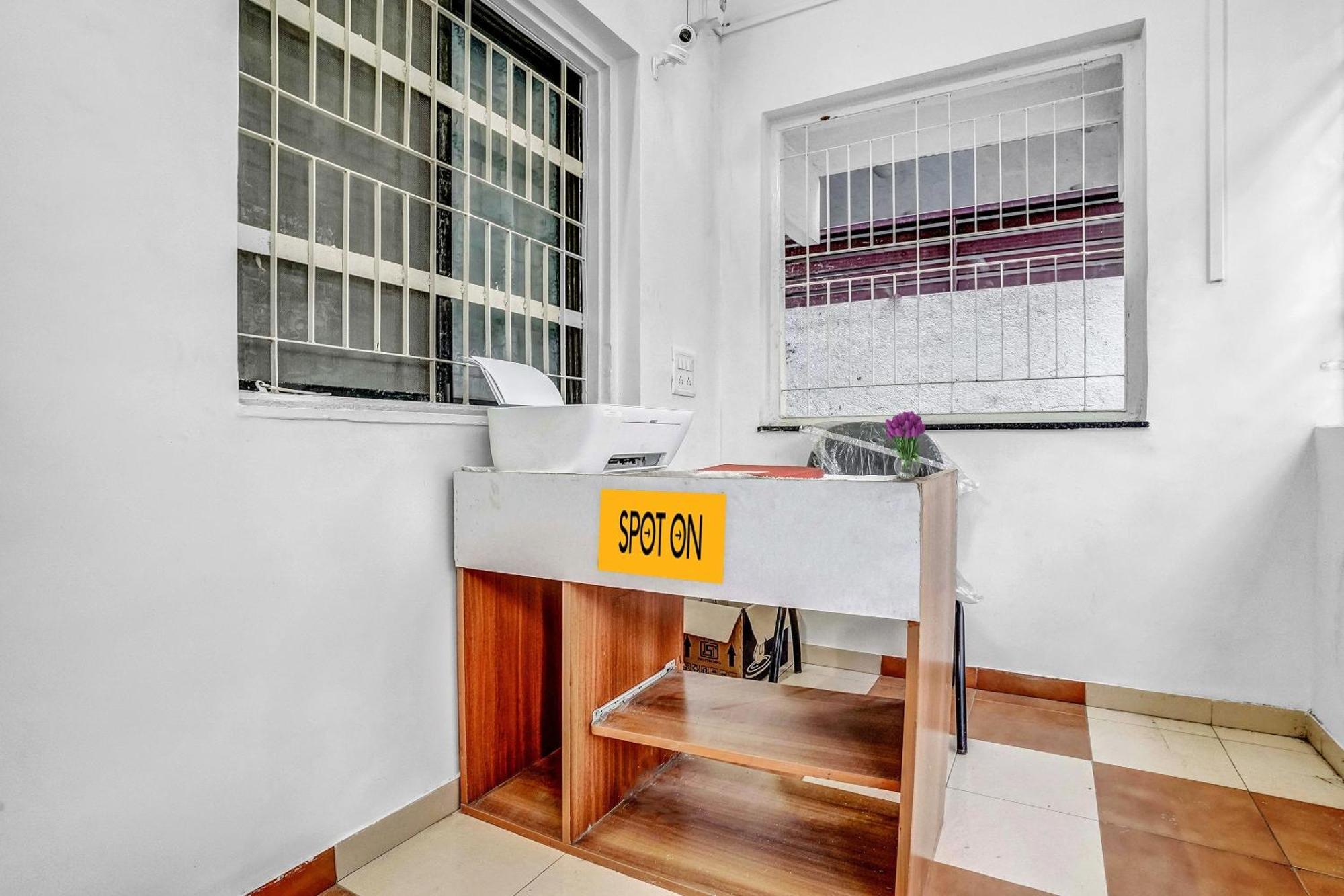 Spot On Jayesh Guest House 나식 외부 사진